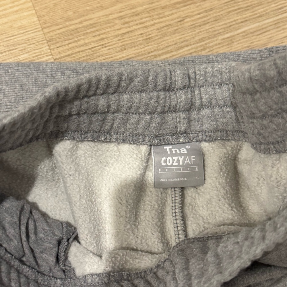 TNA Cozy AF Fleece Jogger Size Small - Picture 4 of 4
